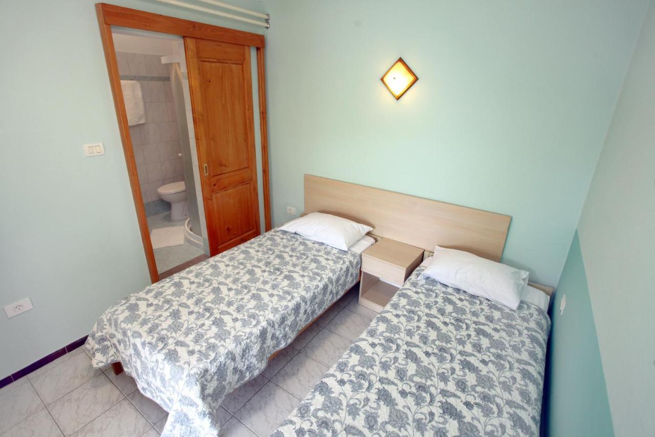 Dino Studio And Room Apartments Portorož Exteriör bild